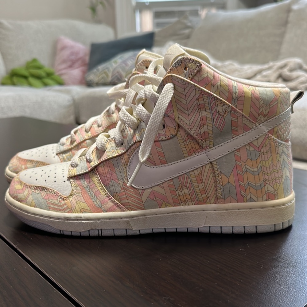 2011 limited edition Nike WMNS Dunk Hi Skinny x Liberty London. Lightly worn